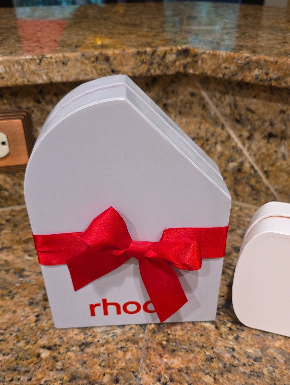 2 Rhode Boxes - Picture 2 of 6